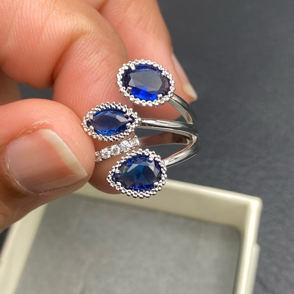 Marquise cut Blue Zircon Wrap ring - Picture 10 of 11